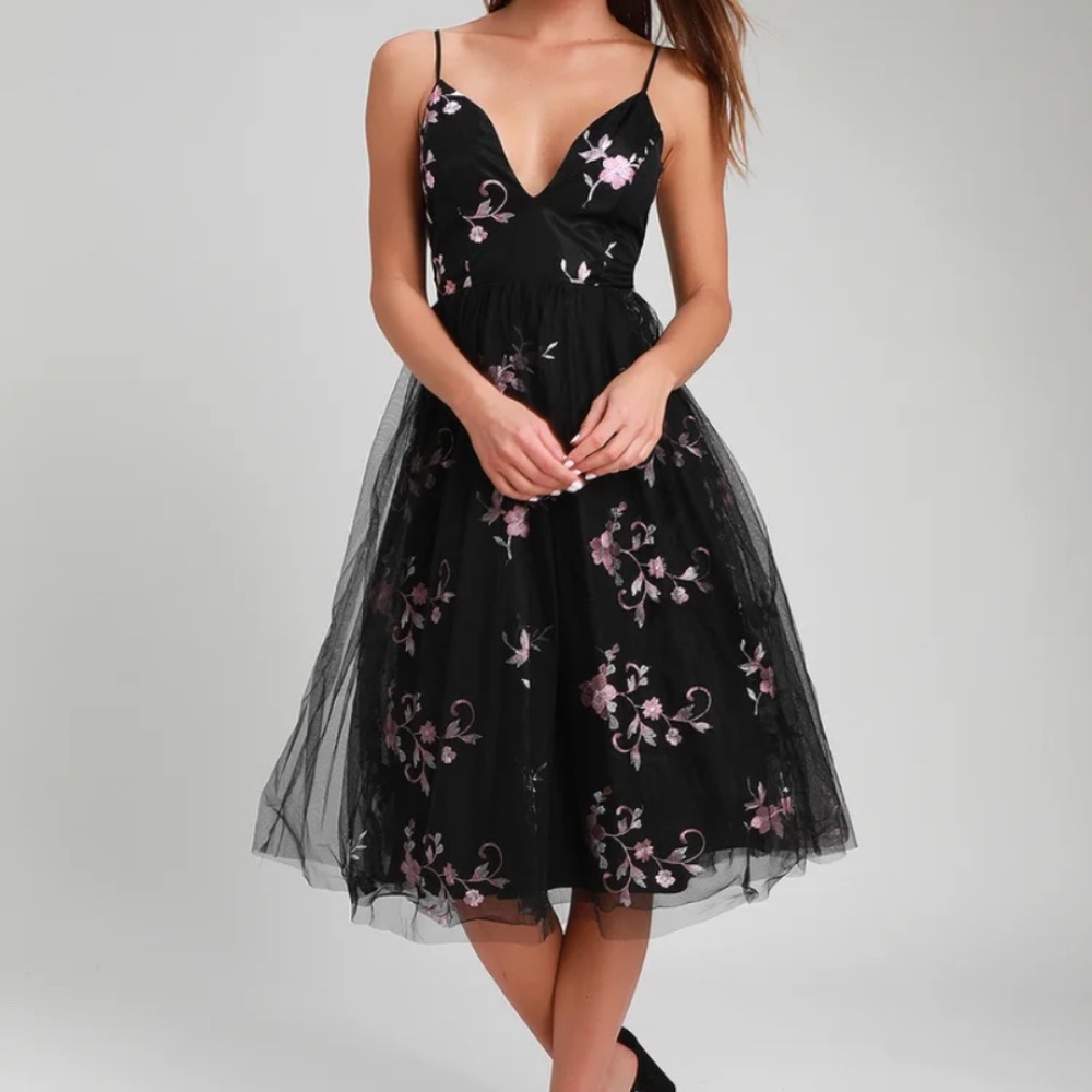 Lulu’s Black Fairytale Floral Embroidered Dress NWT